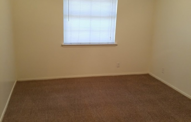 2 beds, 2 baths, 925 sqft, $1,035, Unit *638