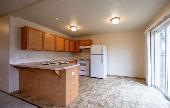 Cozy 4-Bedroom Charmer in SE Portland – Laundry Included!