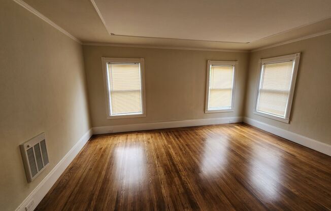 Studio, 1 bath, $1,595, Unit 430 East 15th #2