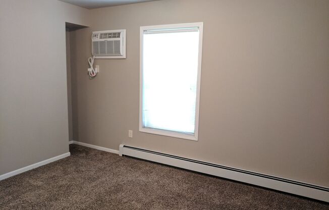3 beds, 2 baths, 1,293 sqft, $1,375, Unit 2450-312