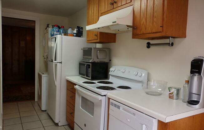 3 beds, 2 baths, $1,850