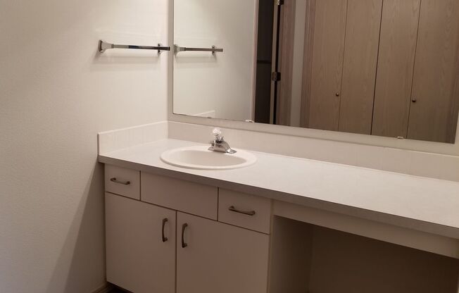 2 beds, 2.5 baths, 1,497 sqft, $2,020, Unit H41