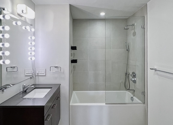 1 bed, 1 bath, 870 sqft, $4,000, Unit 403