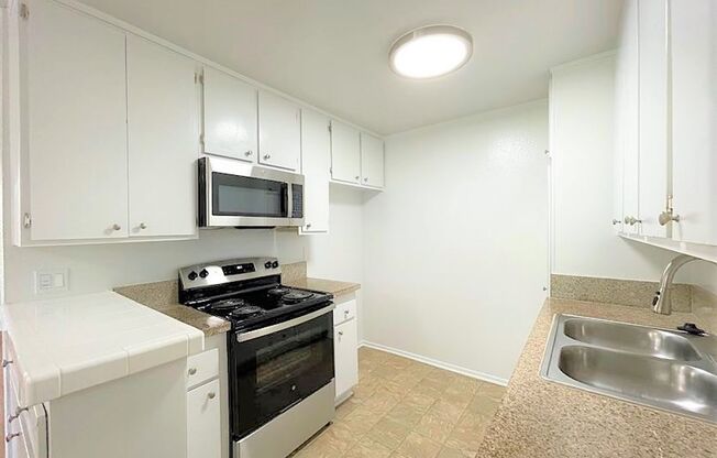 1 bed, 1 bath, $1,775, Unit 095#105