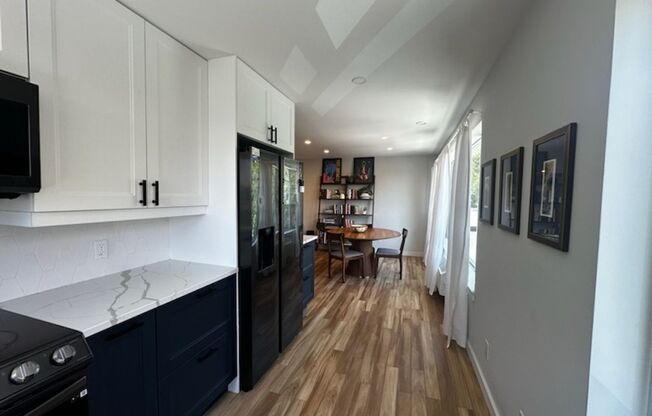 Top-Floor Queen Anne Condo with Fireplace & City Views