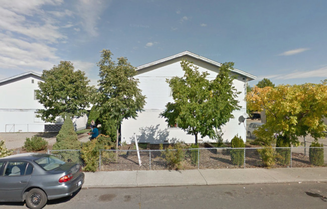 3015 E Central Apts