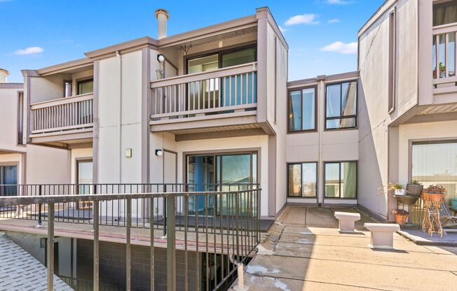 Shoreline Serenity: Modern Condo Steps from Alameda Beach