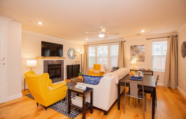 2 beds, 2 baths, 1,000 sqft, $7,800, Unit 4