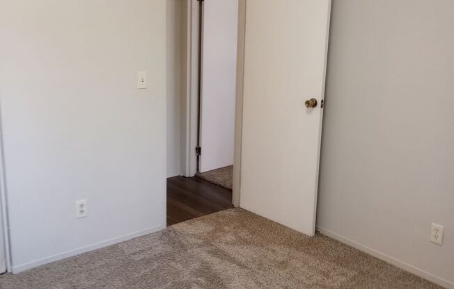 2 beds, 1 bath, 800 sqft, $1,100