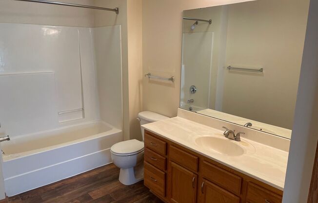 1 bed, 1 bath, 805 sqft, $1,405, Unit 927-103