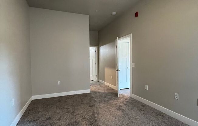 2 beds, 2 baths, 909 sqft, $1,450