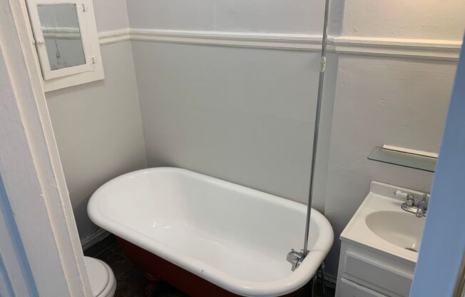 Studio, 1 bath, 500 sqft, $1,025, Unit 305