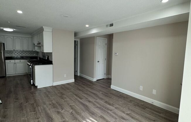 2 beds, 1 bath, 680 sqft, $2,425, Unit 23-38