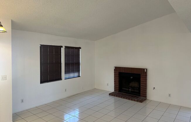 SW!! Spring Valley!! Single Story!!! Covered Patio!!! Fire Place!! Pet Friendly!!! Community Parks Nearby!!!