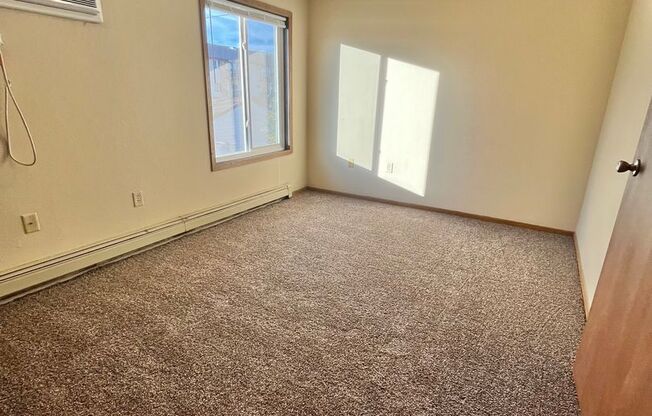 3 beds, 1.5 baths, 1,145 sqft, $1,095, Unit 300-6