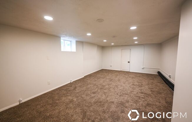 2 beds, 1 bath, $1,100