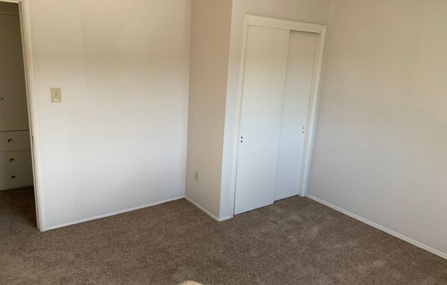 2 beds, 1 bath, 800 sqft, $1,295