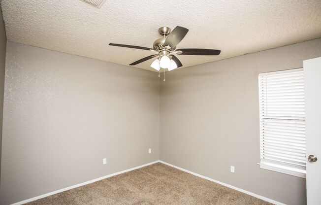 1 bed, 1 bath, 520 sqft, $650, Unit 32