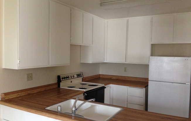 Beautiful & Large 2bd/ 2ba Condo