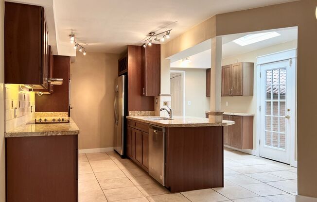 10340 Fischer Place NE