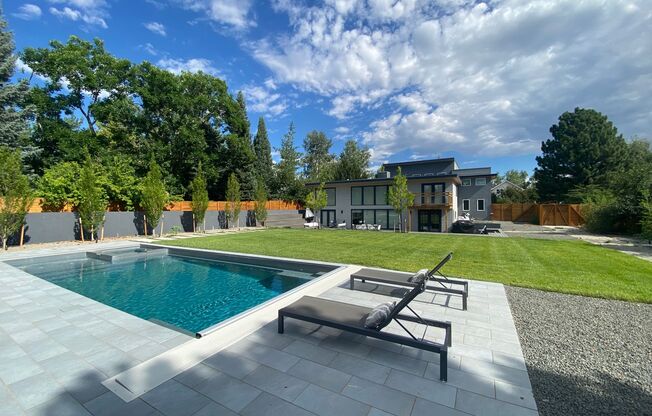 5 bed 3.5 Bath Home in North Boulder W/Large Backyard, Swimming Pool & Jacuzzi!