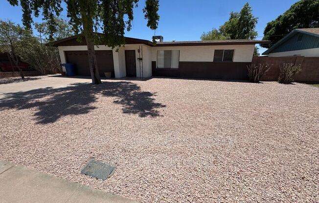 1227 E CONCORDA DR