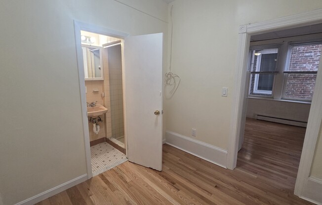 1 bed, 1 bath, 600 sqft, $2,350, Unit 2