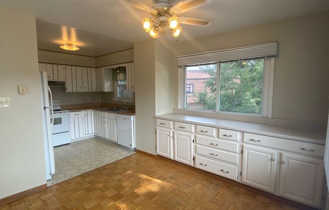 Great House in Campus West, Close to Everything!