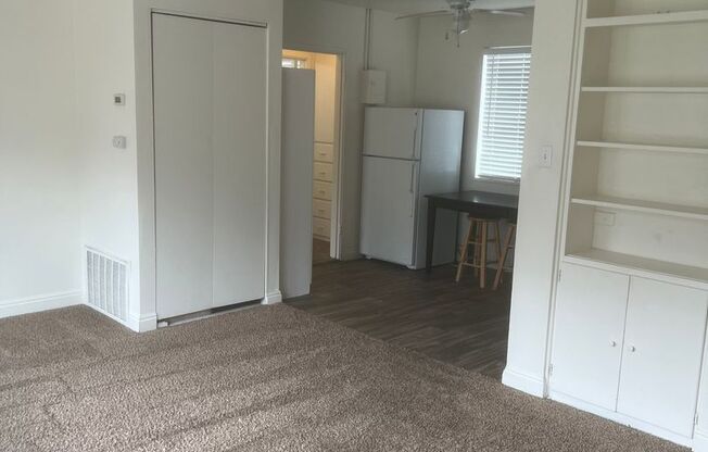 1 bed, 1 bath, $1,095, Unit 23