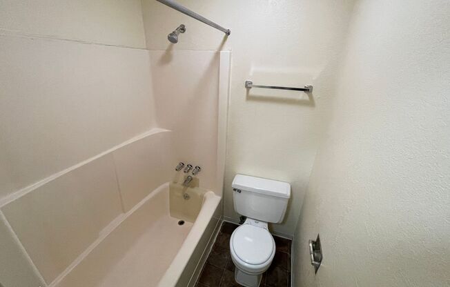 1 bed, 1 bath, $825, Unit 75