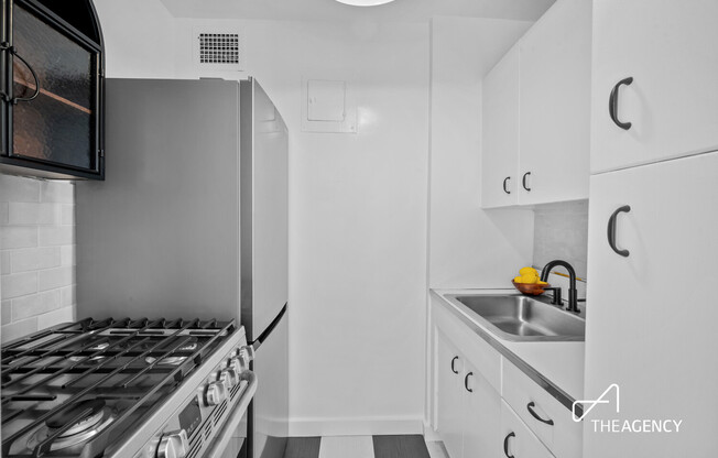 175 W 12 ST