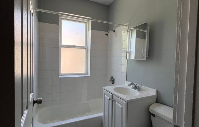 Studio, 1 bath, 350 sqft, $1,100