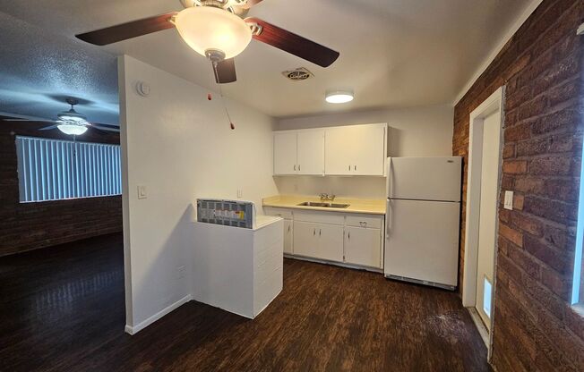 1022-1024 S. Dorsey Lane