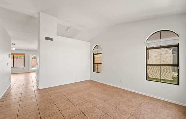 Chic Peoria Rental – Updated Appliances & Open Layout