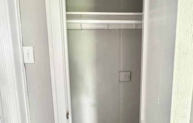 2 beds, 1 bath, $1,195, Unit F-31