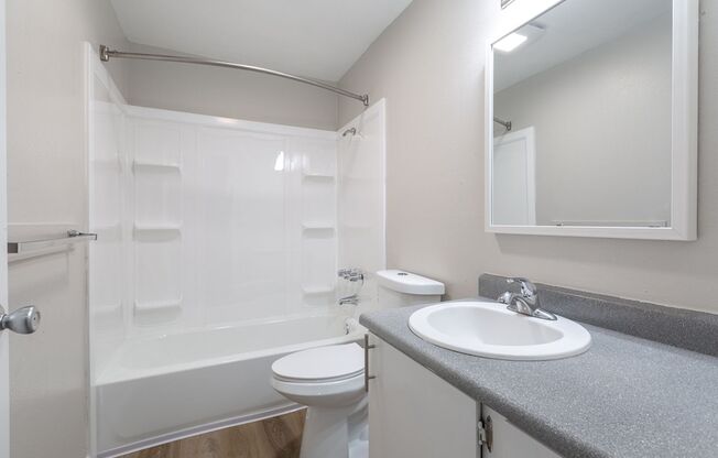 2 beds, 1 bath, 807 sqft, $1,650, Unit H6