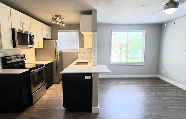 1 bed, 1 bath, 560 sqft, $1,245, Unit 33