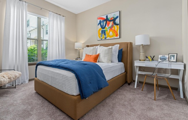 Riverhouse Apartments in Little Rock, AR With Wall to Wall Carpet, Large Windows, and Access to Bathroom