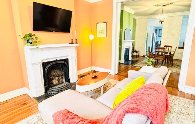 Gorgeous 2 Bed/2.5 Bath Brick Townhouse with River View