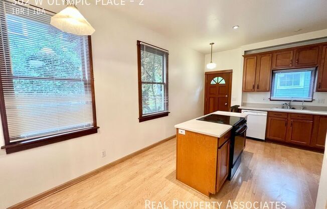 302 W Olympic Place