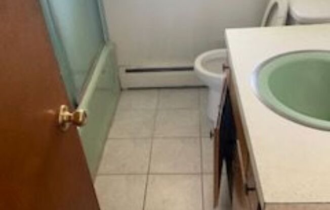 2 beds, 1 bath, 903 sqft, $1,240, Unit G-3