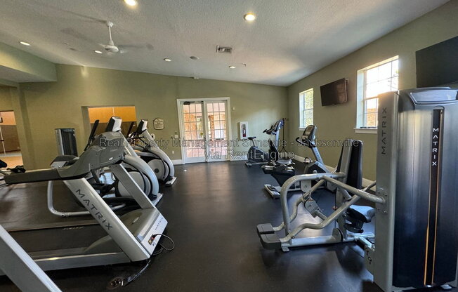 1 bed, 1 bath, 1,012 sqft, $1,350, Unit 536