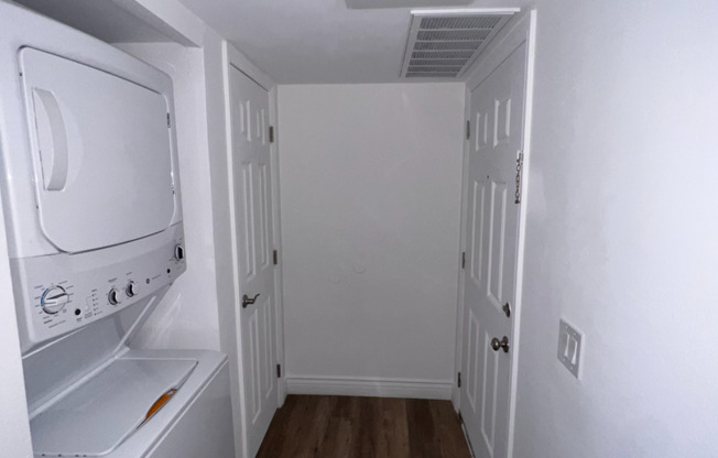 Modern 2-Bedroom Apartment in Gated Van Nuys Community – Fully Remodeled!