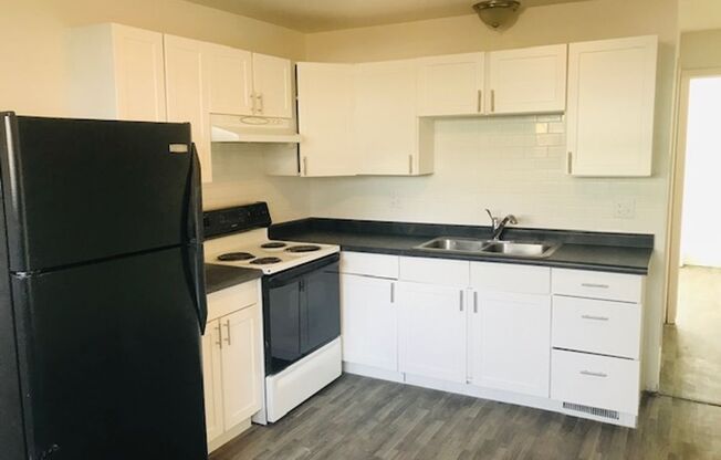 2 beds, 1 bath, 900 sqft, $1,050