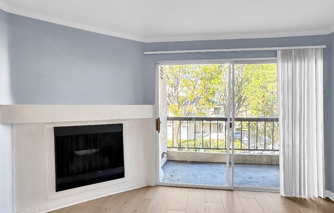 2 beds, 2 baths, 920 sqft, $2,695, Unit 204