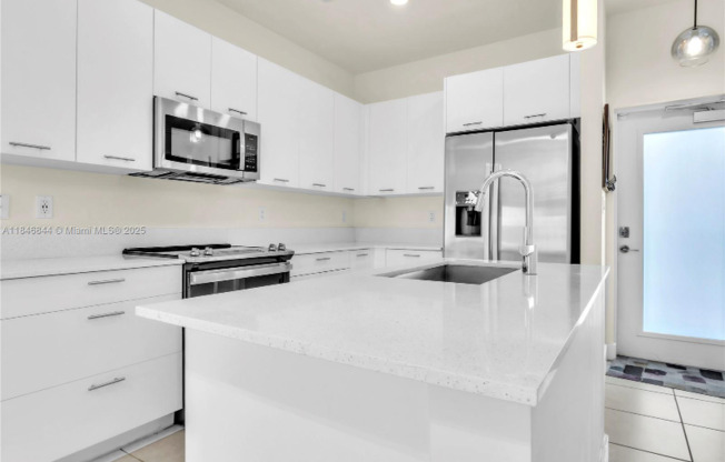 8001 NW 41 ST