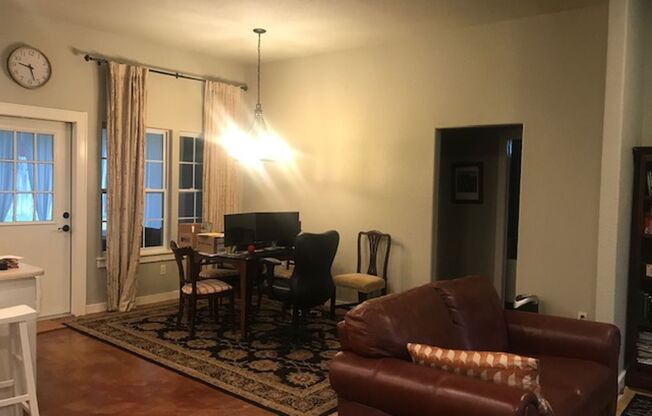 3/2 in the heart of New Braunfels!  **Short Term Lease**Includes Utilities & Internet**