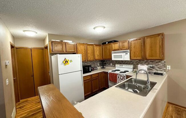 awesome 2 bedroom townhouse in blaine!