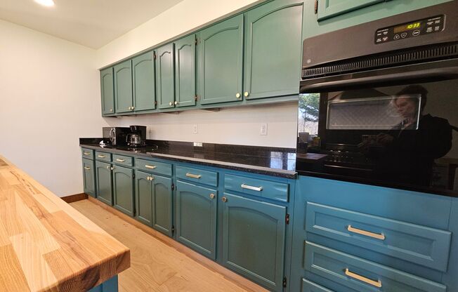 NE Newly updated 3 bedroom 2.5 bath home with attached garage close to I380