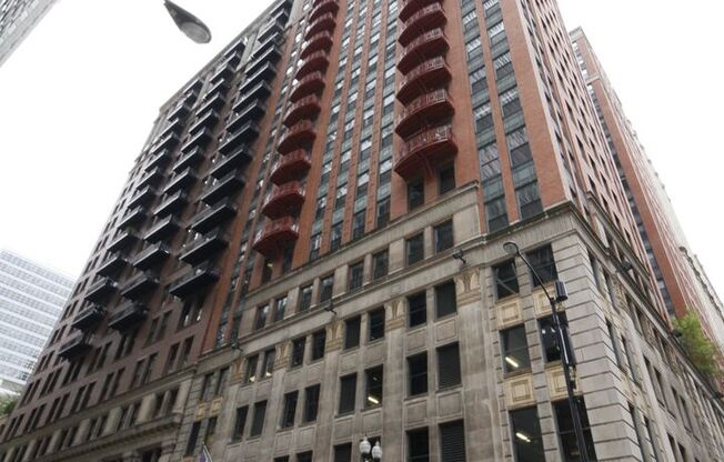 Beautiful 2BD/2BTH CONDO IN THE LOOP!